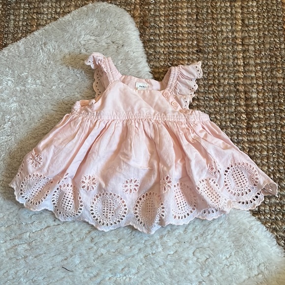 🌸 baby gap eyelet dress - Picture 2 of 4